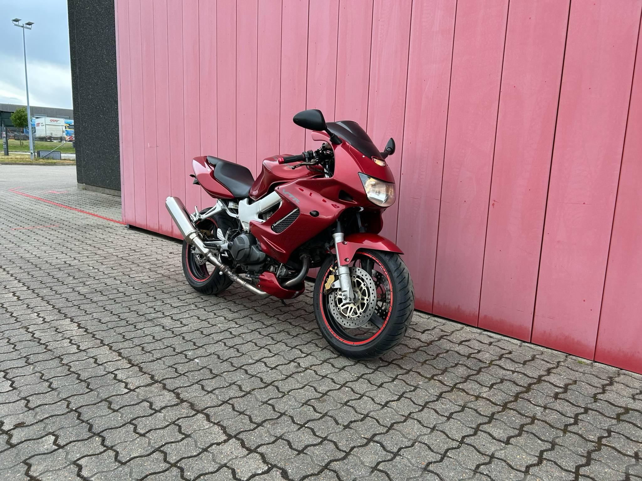 Honda VTR 1000 F Firestorm 1999 - Billede 3
