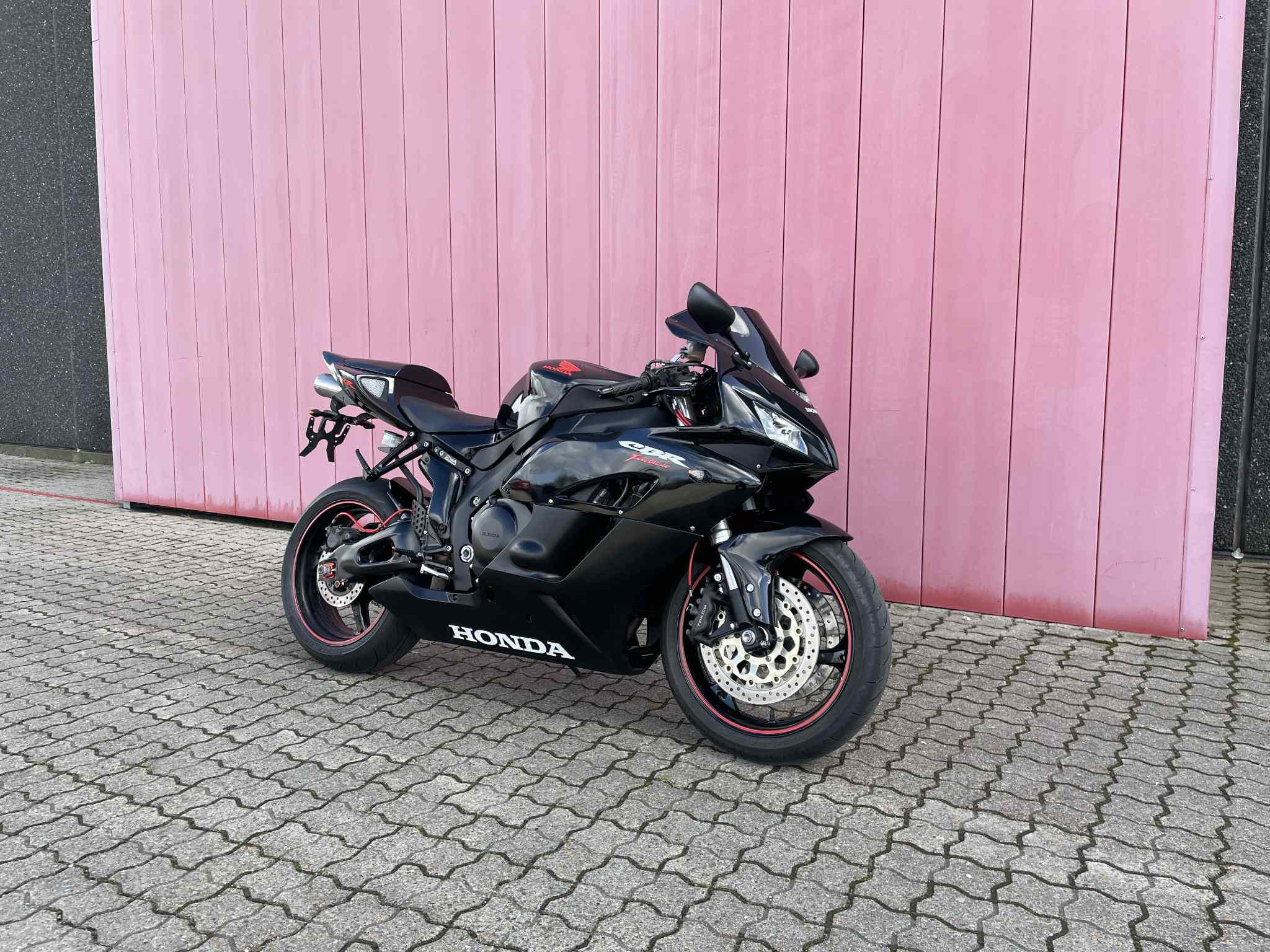 Honda CBR 1000 RR Fireblade 2005 - Billede 3