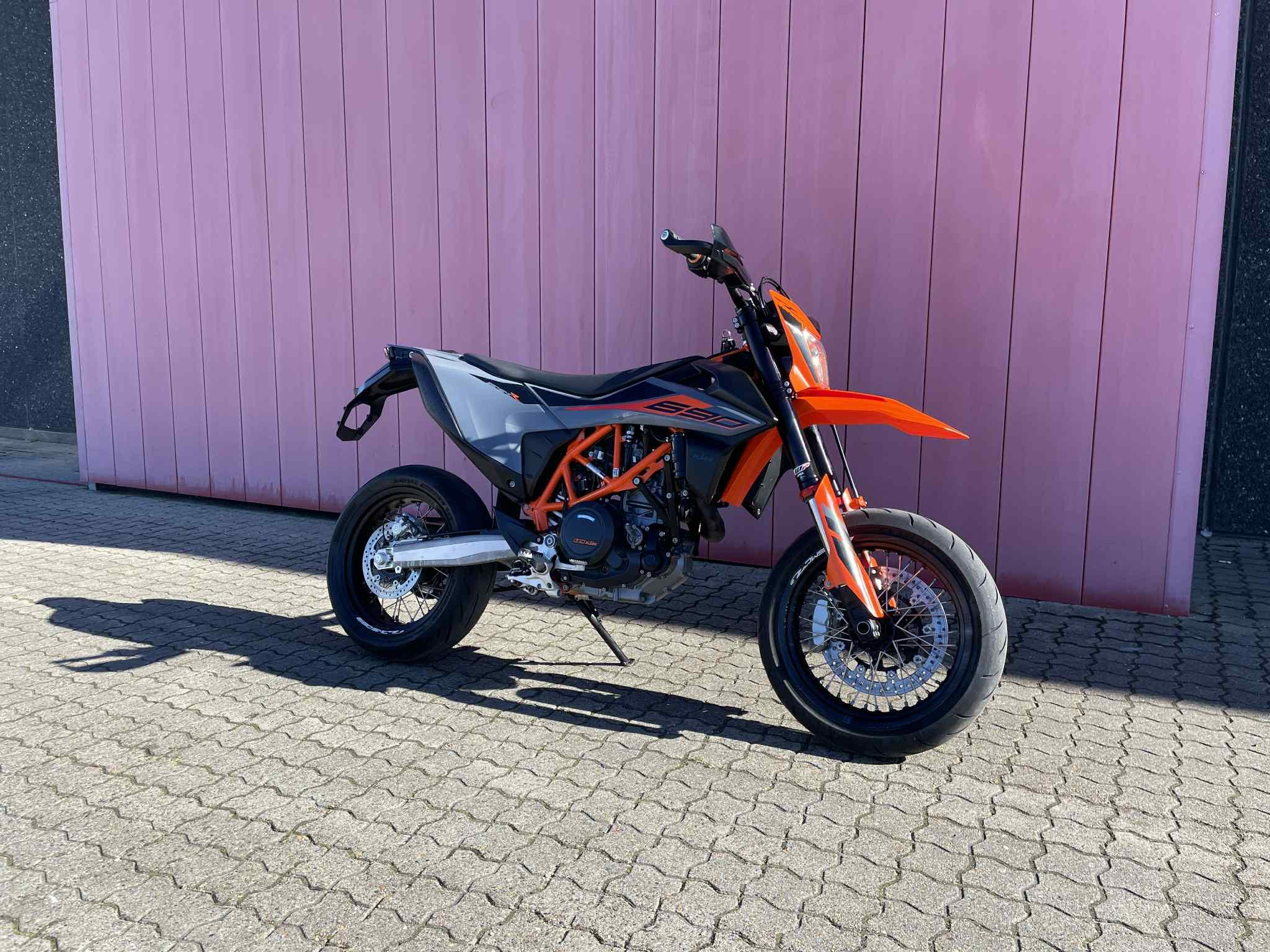 KTM 690 SMC R 2021 - Billede 3