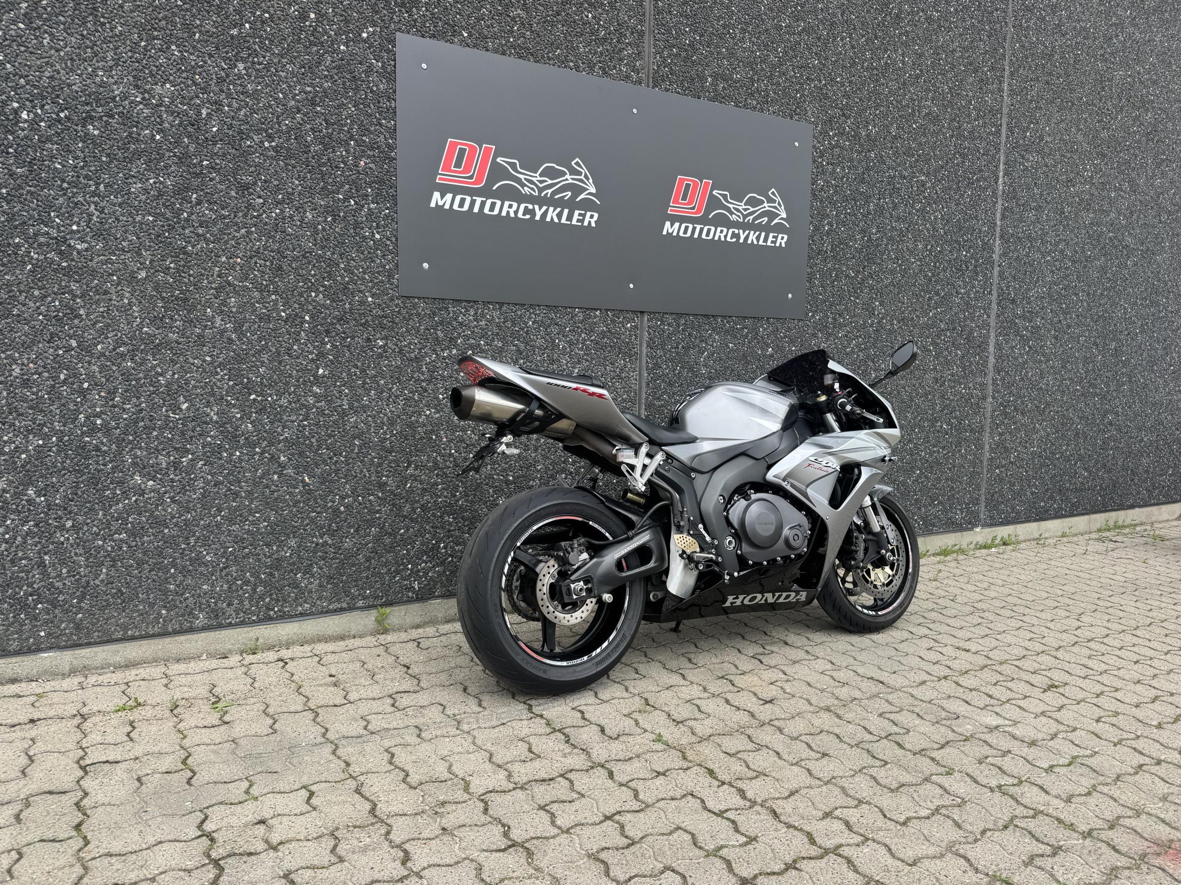 Honda CBR 1000 RR Fireblade 2007 - Billede 4